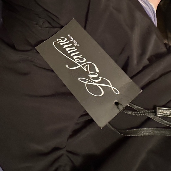 Gorgeous La Femme
Long Sleeve Off The Shoulder Evening
Gown Dress size 18 or 6 - Picture 6 of 13